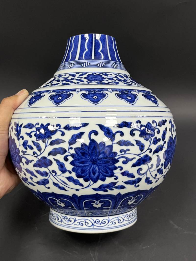 清光绪 青花缠枝莲纹赏瓶 - 图2
