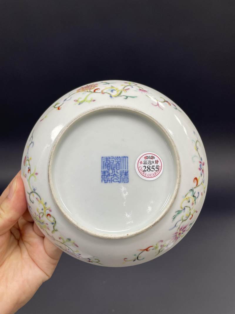 清道光 粉彩缠枝莲八宝纹盘 - 图9