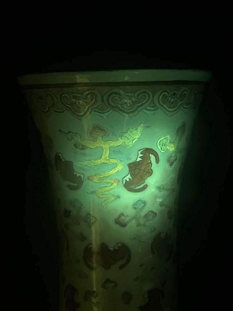 清宣统 粉彩洪福齐天图赏瓶 - 图13