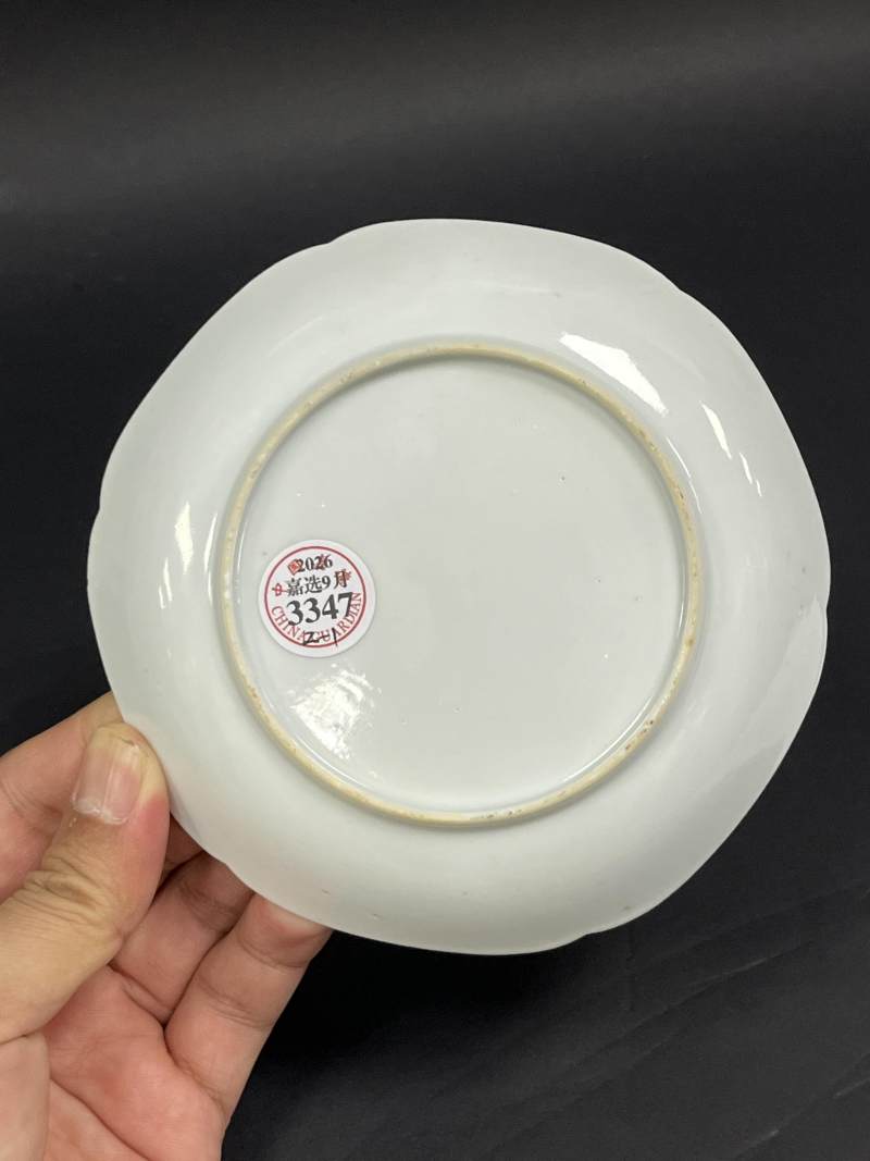 清雍正 粉彩水浒传人物故事图花口杯盏 - 图12