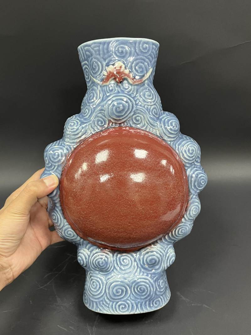 清晚期 青花釉里红海天浴日扁瓶 - 图3