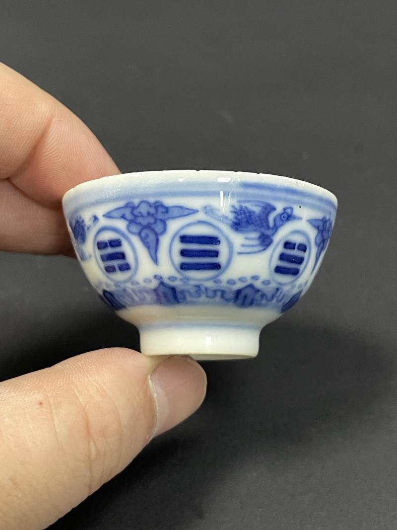 清光绪 青花八卦云鹤纹杯 - 图4