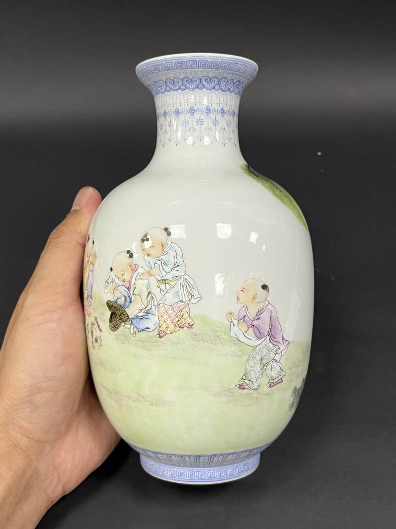民国 粉彩婴戏图灯笼瓶 - 图4