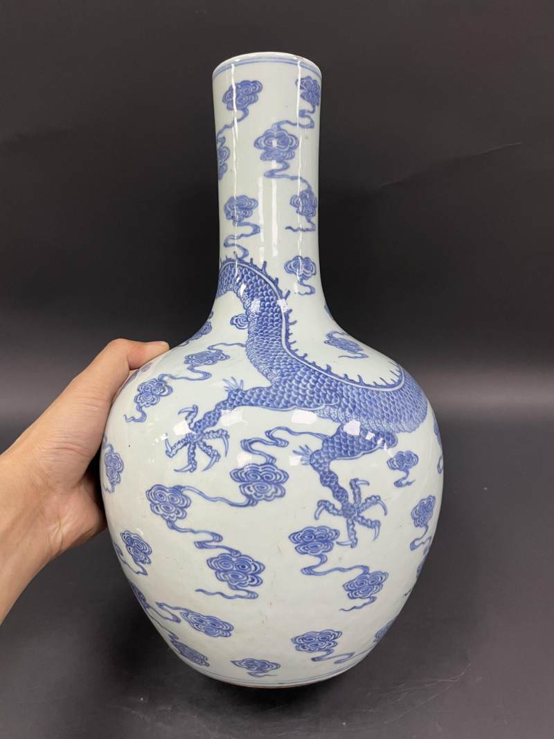 清雍正-乾隆 青花云龙纹小天球瓶 - 图4