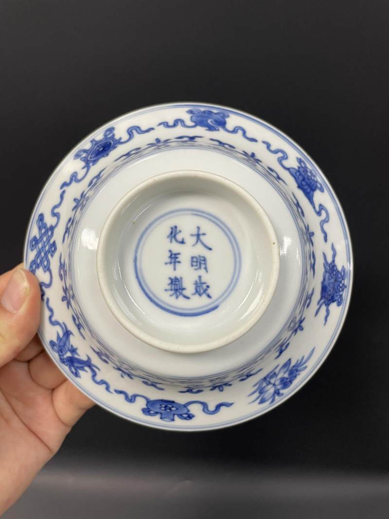 清康熙 青花缠枝莲托八宝纹折腰碗 - 图11