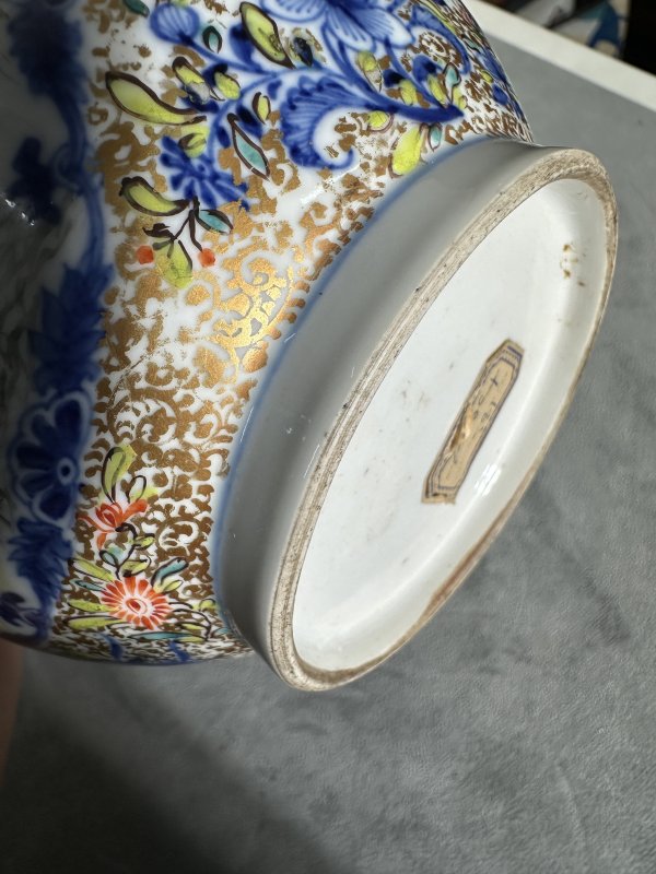 清乾隆 青花加彩开窗山水人物瓶 - 图13