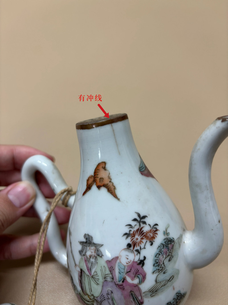清同治 粉彩携琴访友图酒壶 - 图13