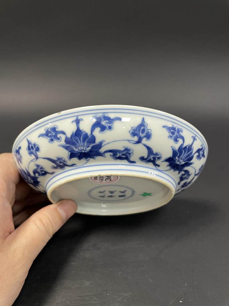 清康熙 仿成化青花缠枝莲纹盘 - 图5