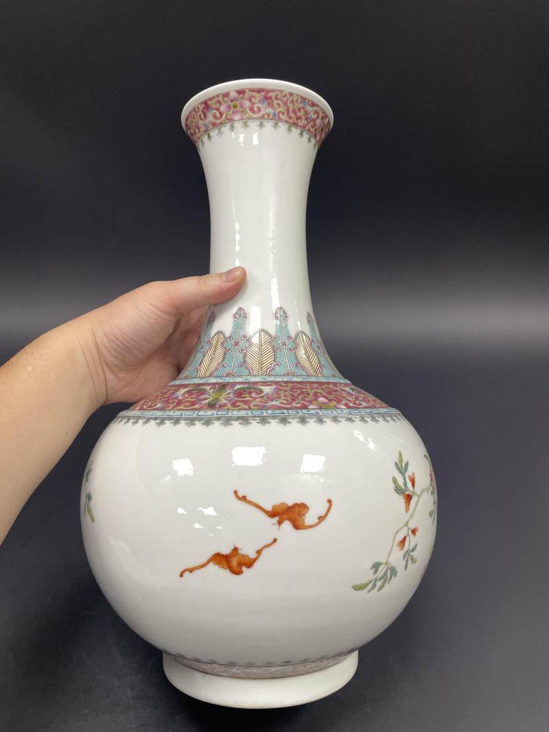 民国 粉彩花果纹赏瓶 - 图5