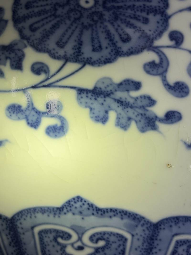 清晚期 青花缠枝莲纹赏瓶 - 图15