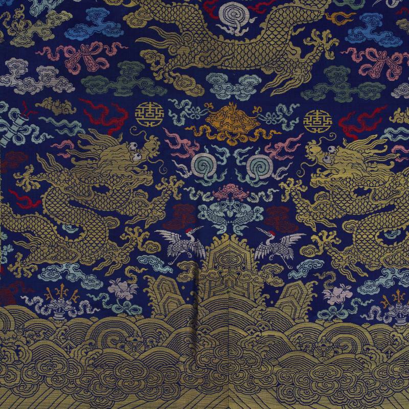 清 蓝地织锦龙纹刺绣 - 图3