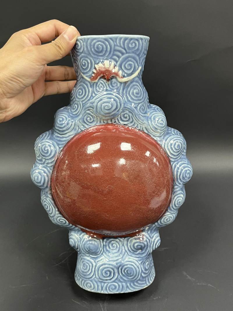 清晚期 青花釉里红海天浴日扁瓶 - 图5