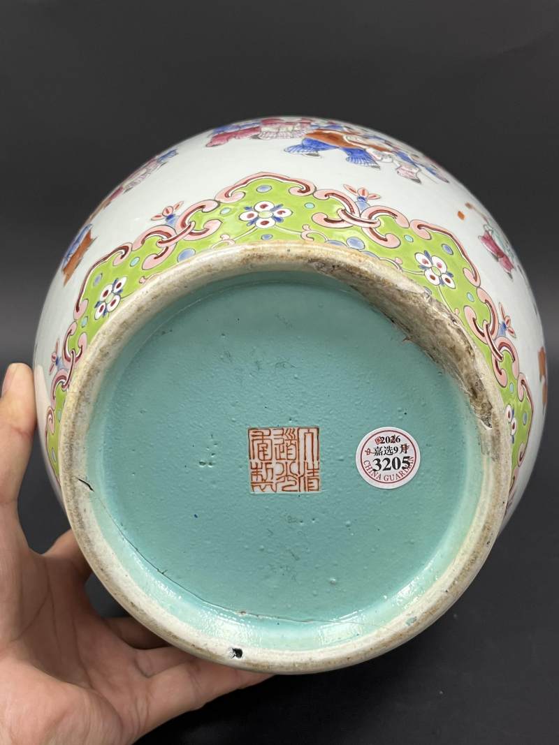 清道光 粉彩百子婴戏图瓶 - 图8