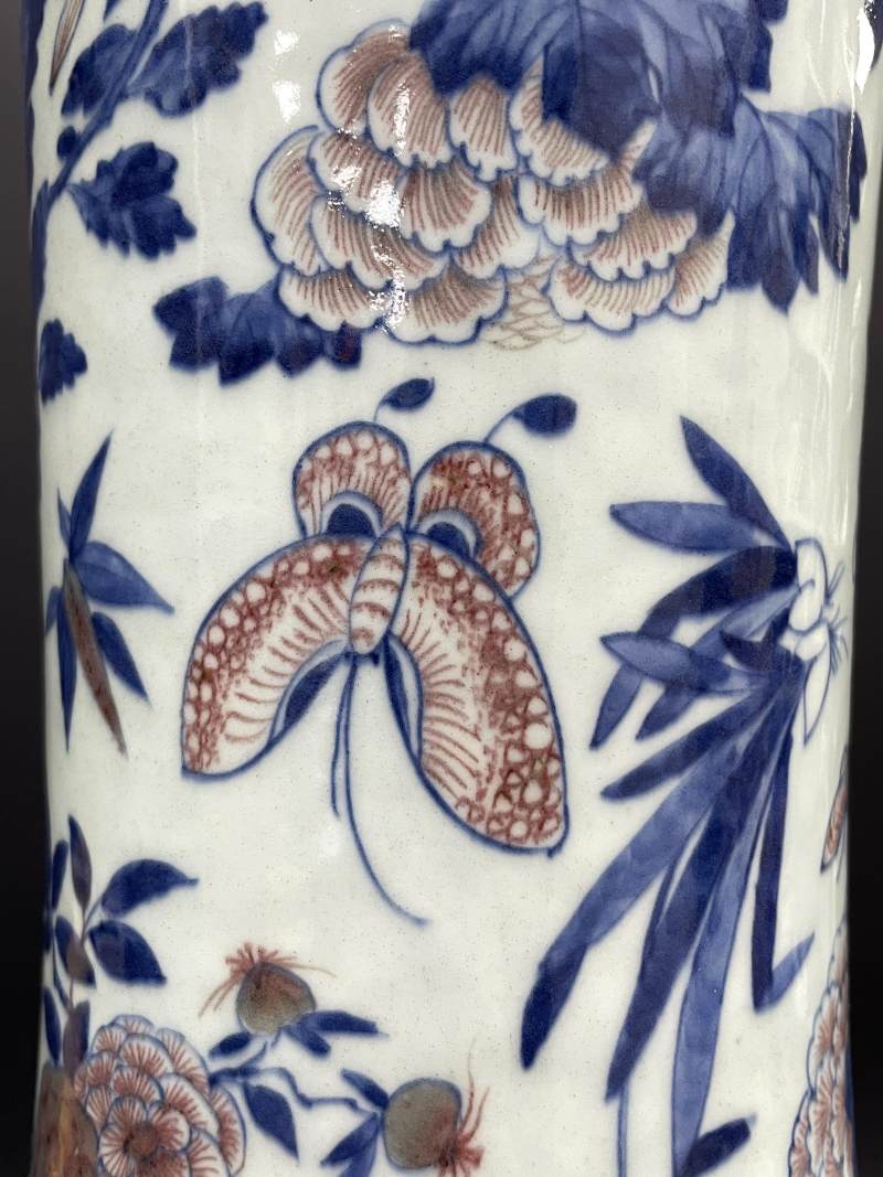清乾隆 青花釉里红蝶恋花图天球瓶 - 图16