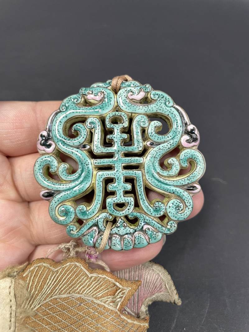 清中期 粉彩福寿螭龙佩 - 图5
