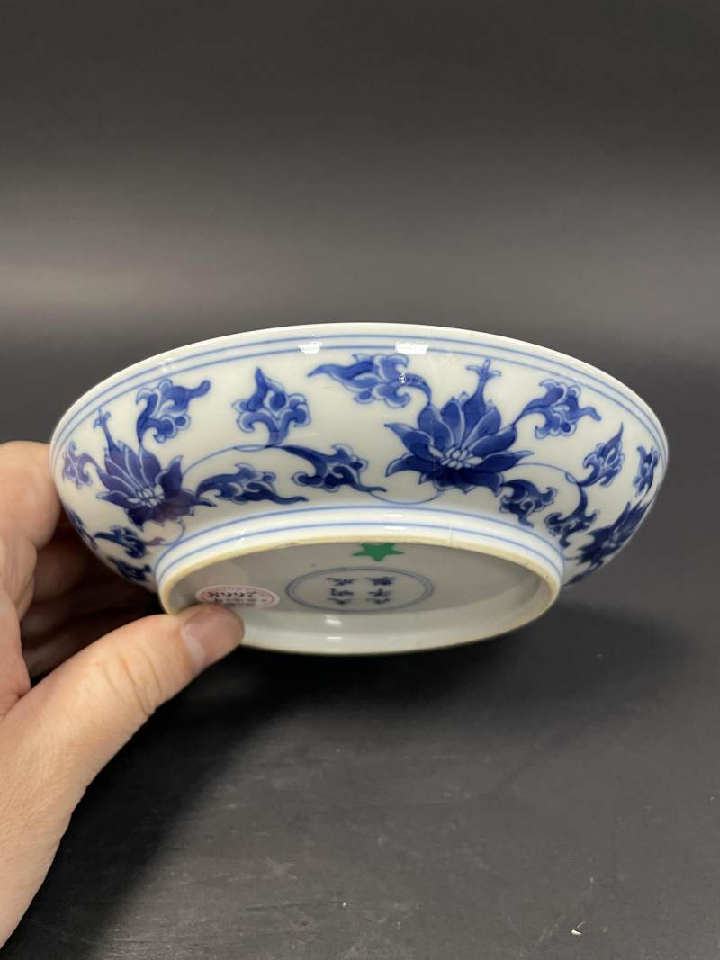 清康熙 仿成化青花缠枝莲纹盘 - 图6