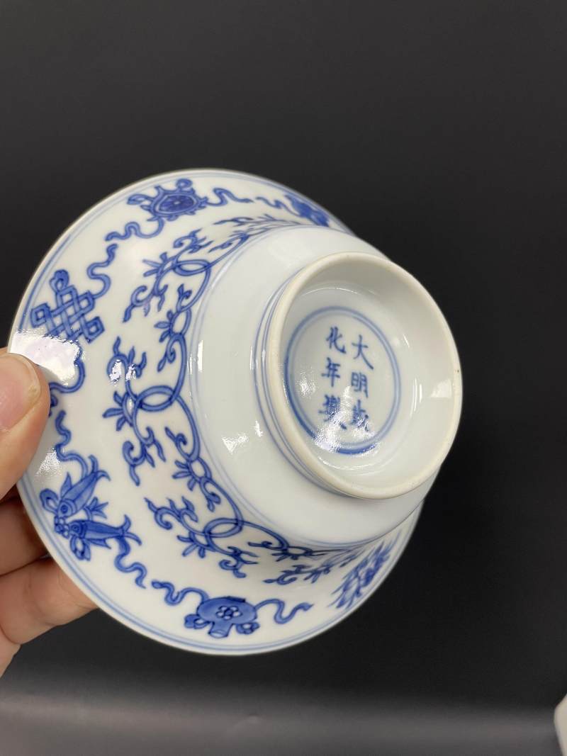 清康熙 青花缠枝莲托八宝纹折腰碗 - 图12
