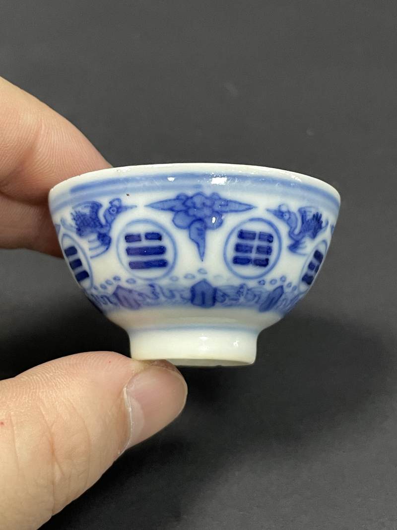 清光绪 青花八卦云鹤纹杯 - 图5