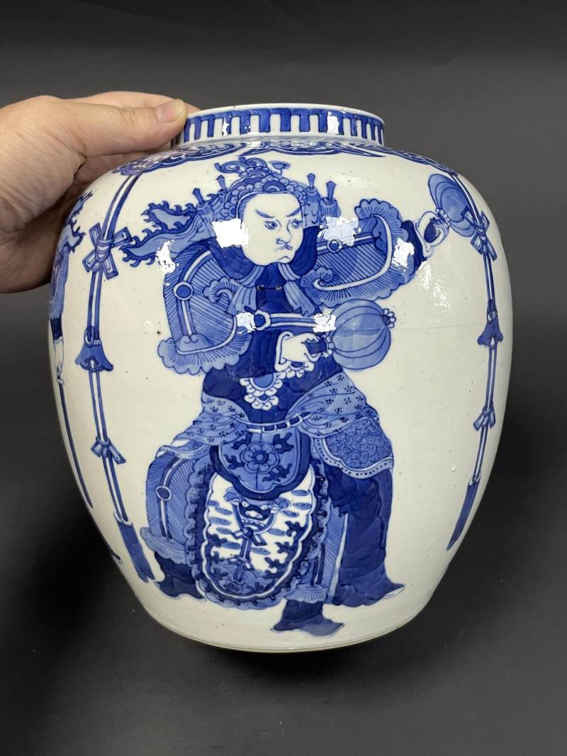清晚期 青花刀马人物纹罐 - 图2