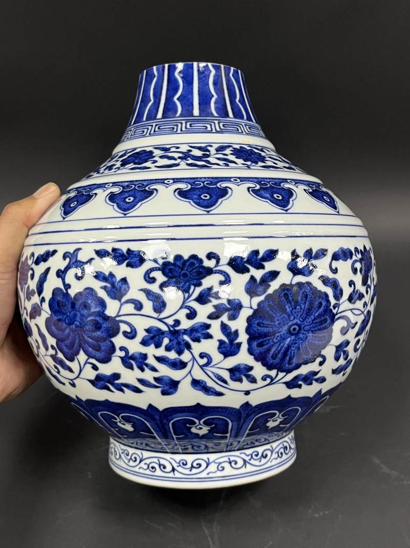 清光绪 青花缠枝莲纹赏瓶 - 图3