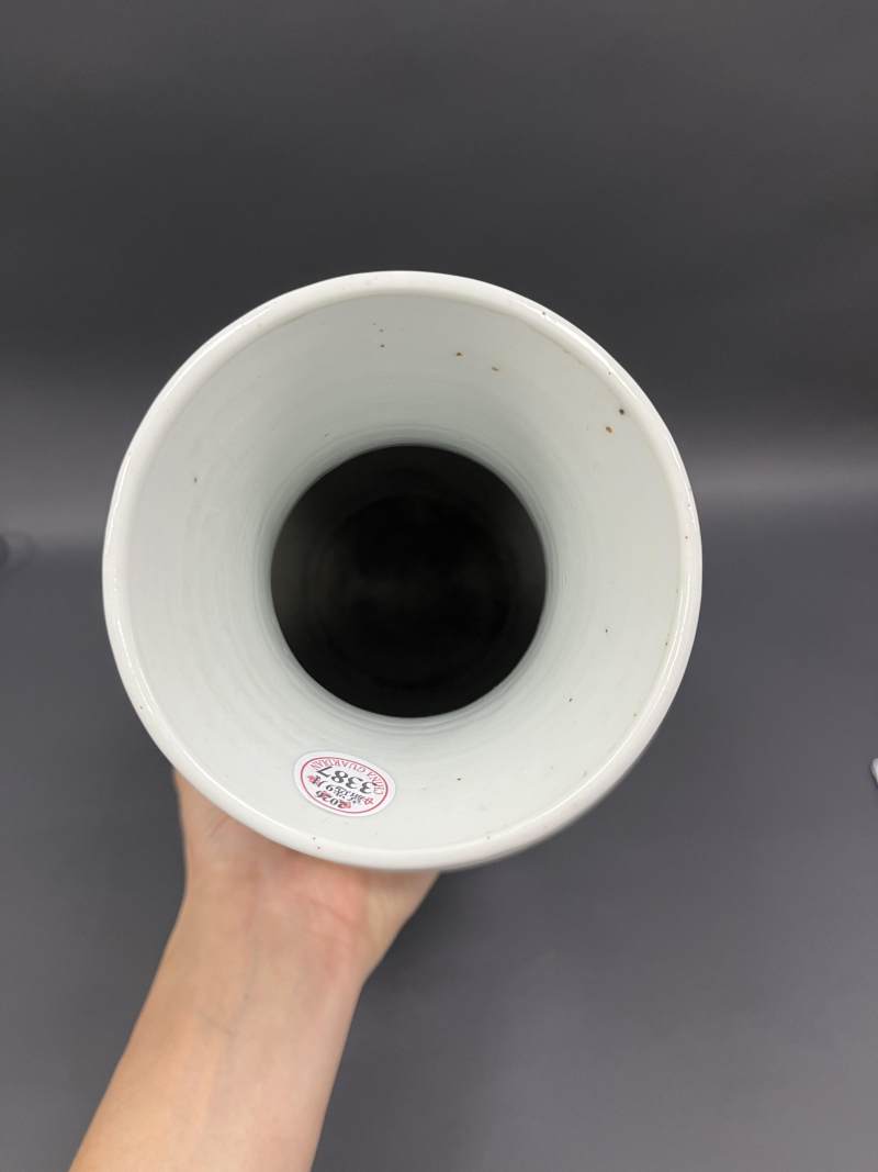 清雍正 粉彩掷果盈车人物故事图棒槌瓶 - 图5