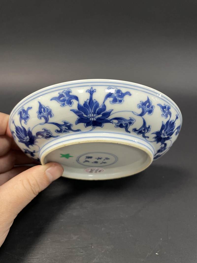清康熙 仿成化青花缠枝莲纹盘 - 图7