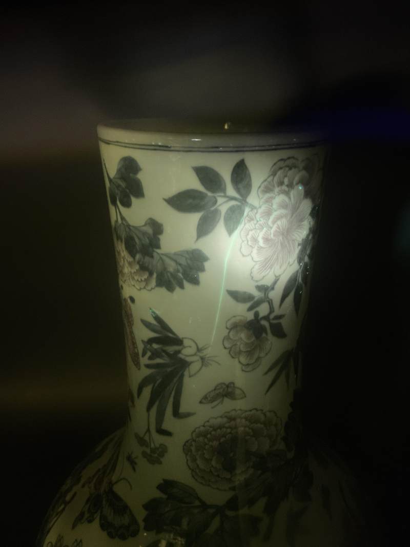 清乾隆 青花釉里红蝶恋花图天球瓶 - 图17