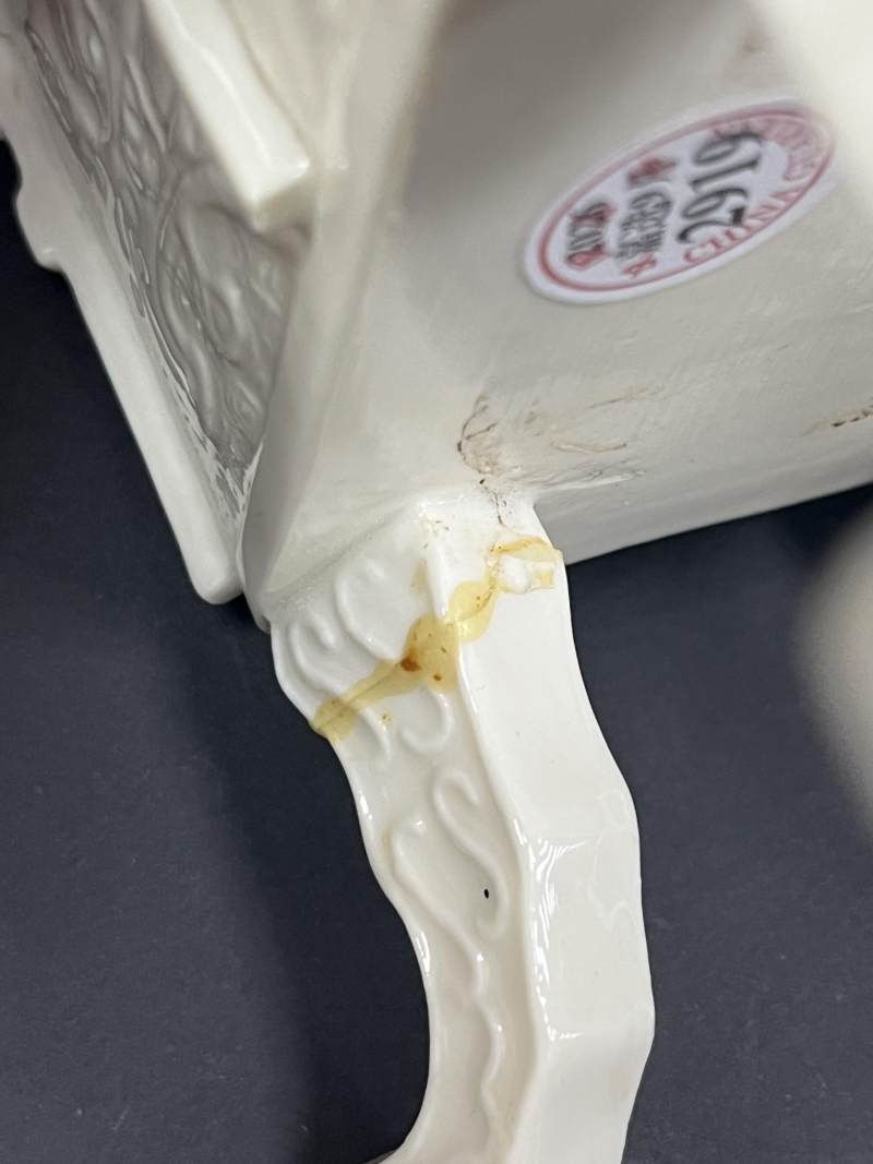 清 德化窑白釉兽面纹鼎式炉 - 图9