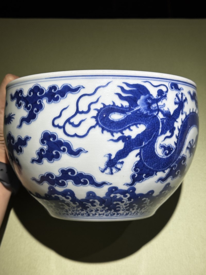 清乾隆 青花云龙纹案缸 - 图5