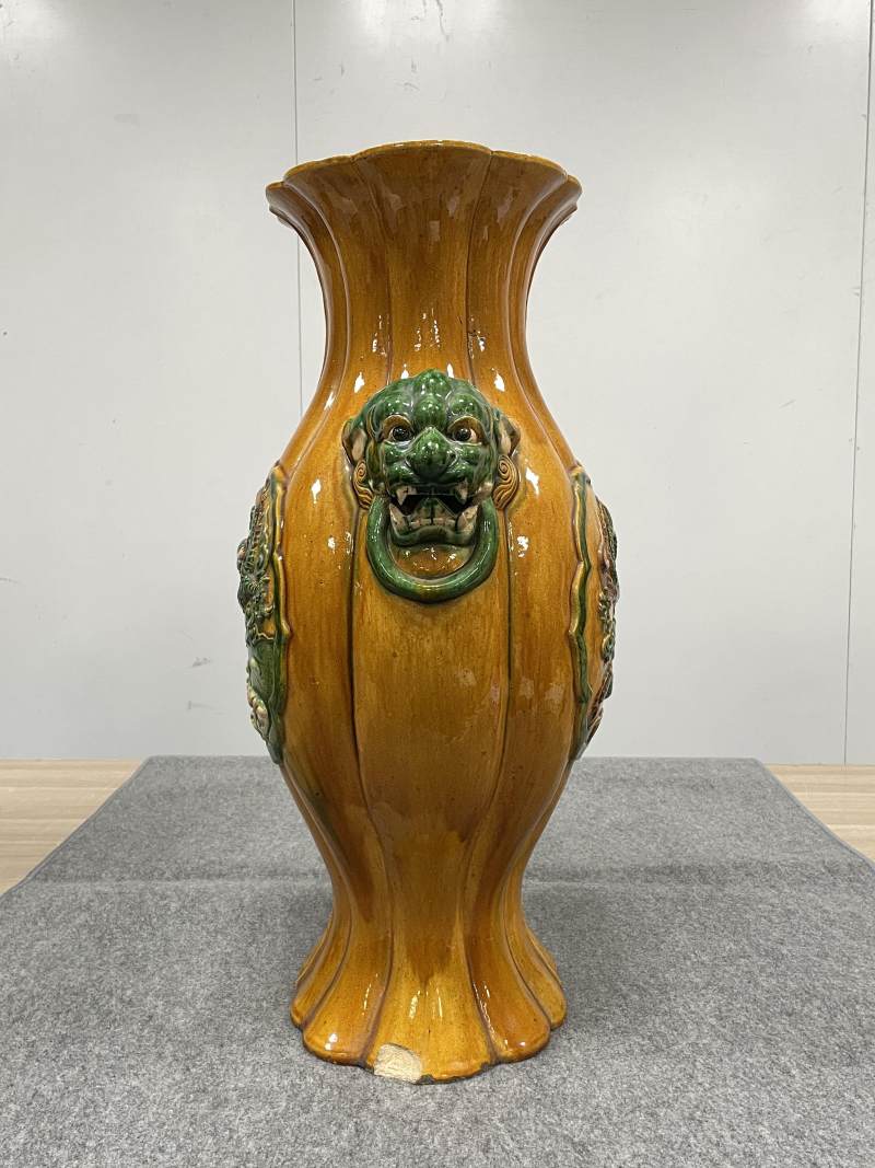 清 珐华鱼化龙纹海棠形狮耳大尊 - 图3