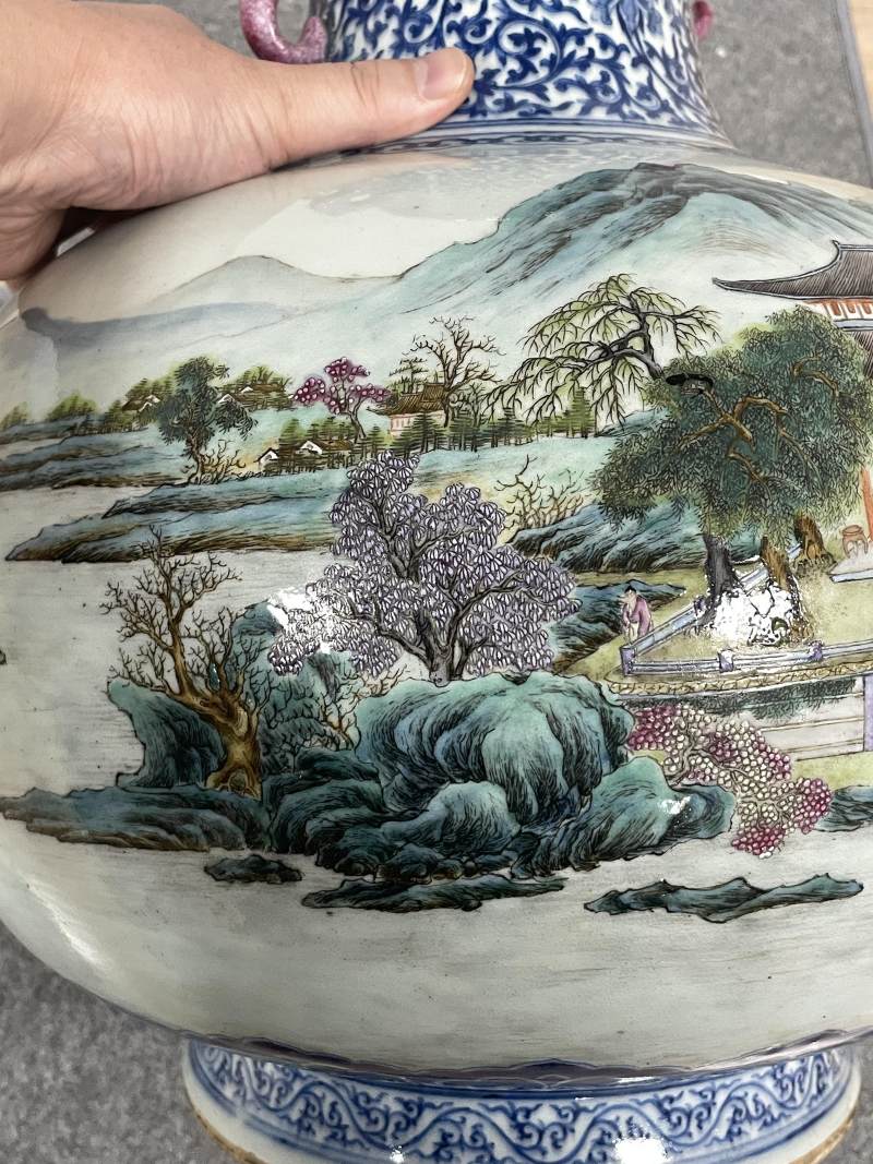 清晚期 青花缠枝莲纹开光粉彩山水人物纹螭耳尊 - 图9