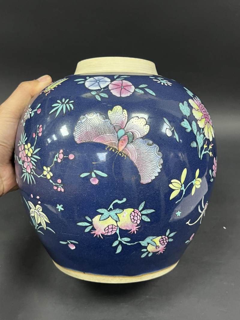 清中期 蓝釉粉彩花蝶纹罐一对 - 图20