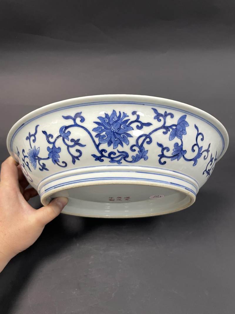 清道光 青花缠枝花卉纹折沿洗 - 图3