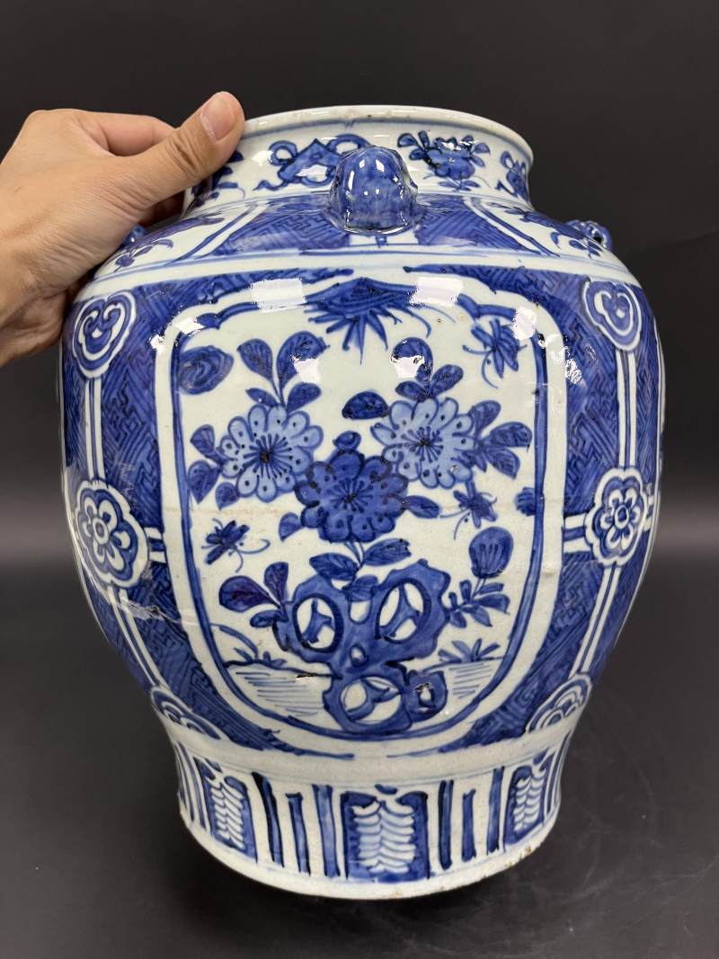 明晚期 青花锦地如意开光花卉纹四系盖罐 - 图5