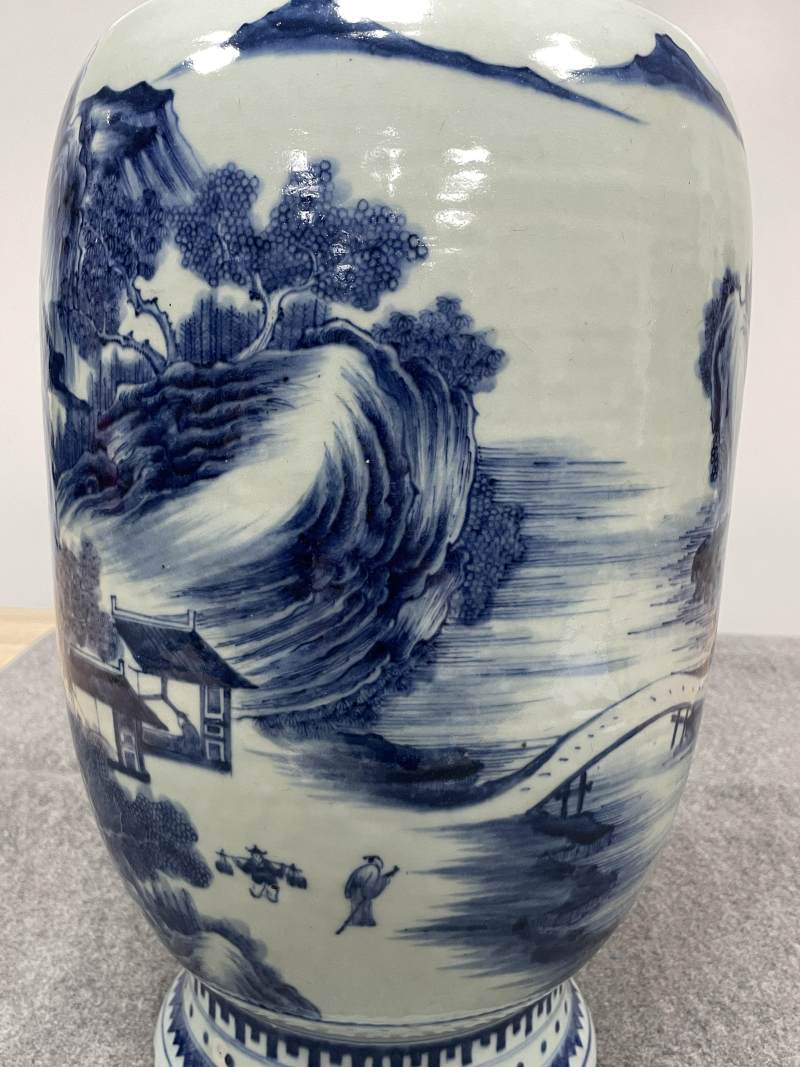 清中期 青花山水人物纹大灯笼瓶一对 - 图24