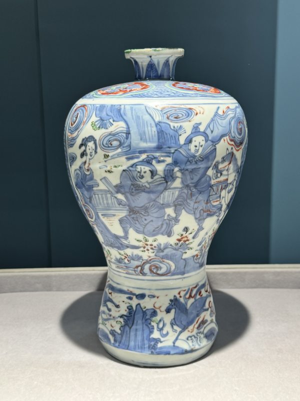 明万历 青花五彩人物故事图梅瓶 - 图9