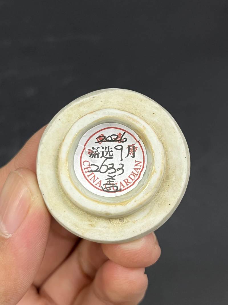 清中期 青釉浮雕粉彩瓜瓞连绵图瓜棱壶 - 图17