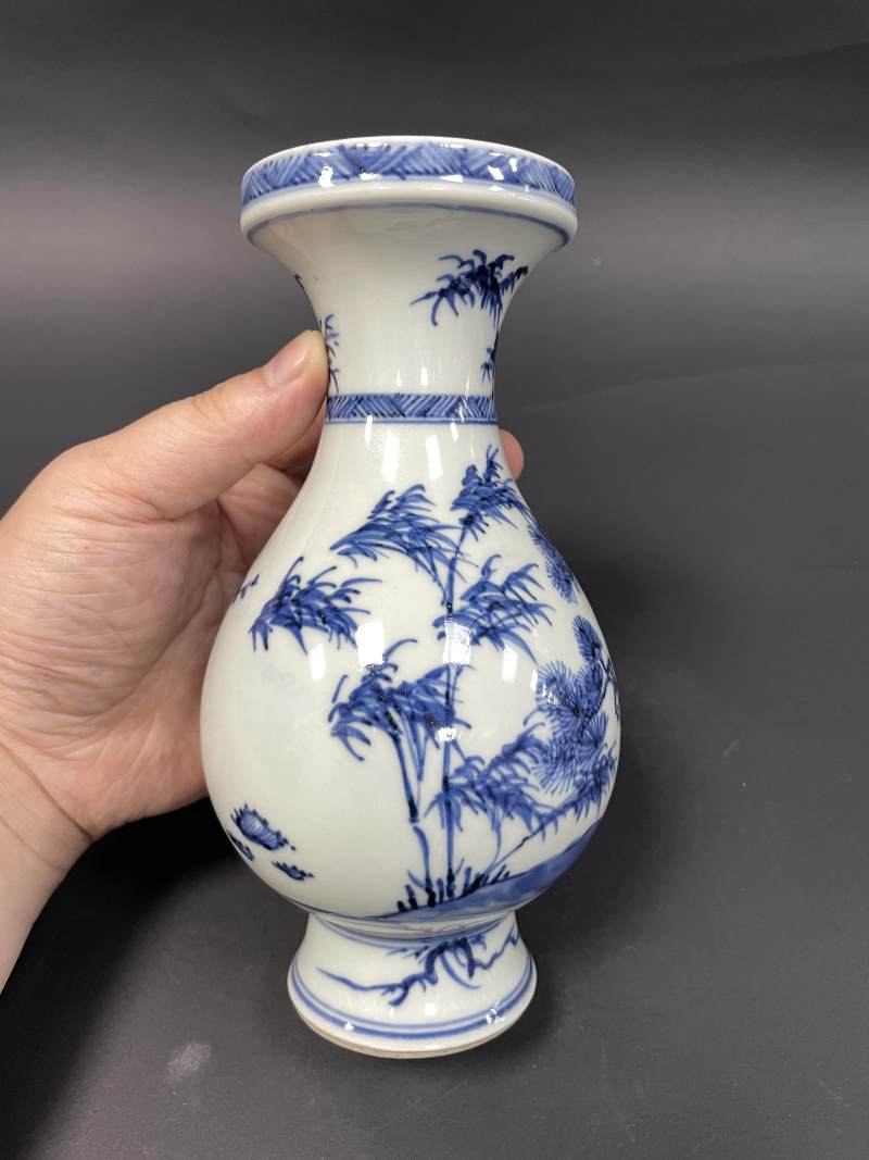 清雍正 青花岁寒三友图小琵琶尊 - 图2