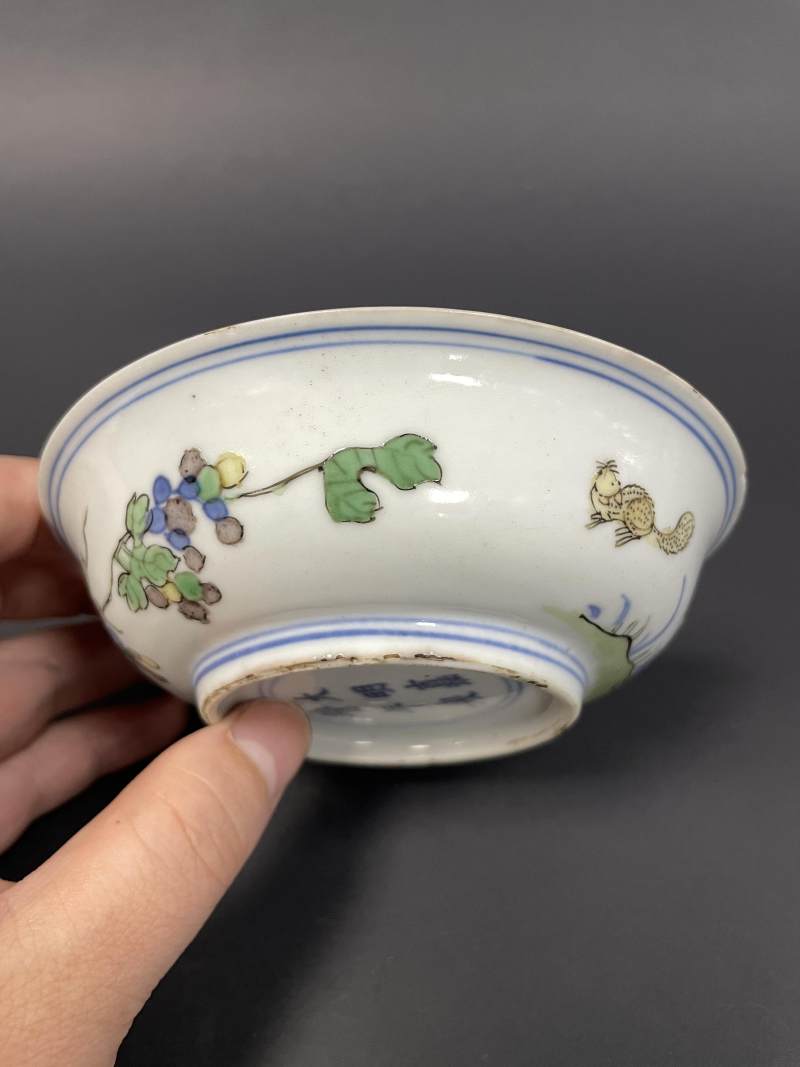清顺治 青花五彩松鼠葡萄纹盘 - 图6