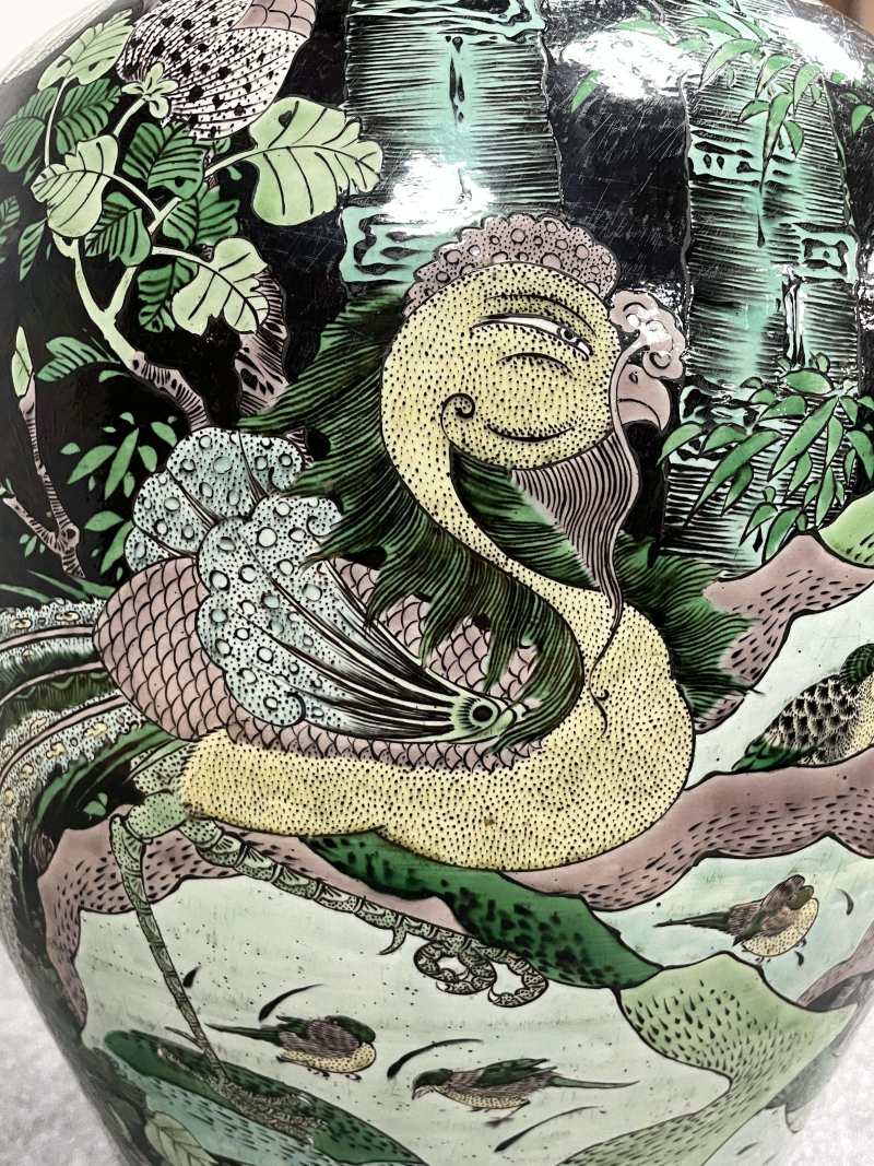 清晚期 墨地素三彩百鸟朝凤图大凤尾尊 - 图7