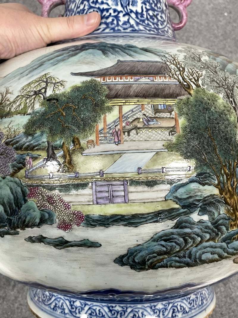 清晚期 青花缠枝莲纹开光粉彩山水人物纹螭耳尊 - 图10