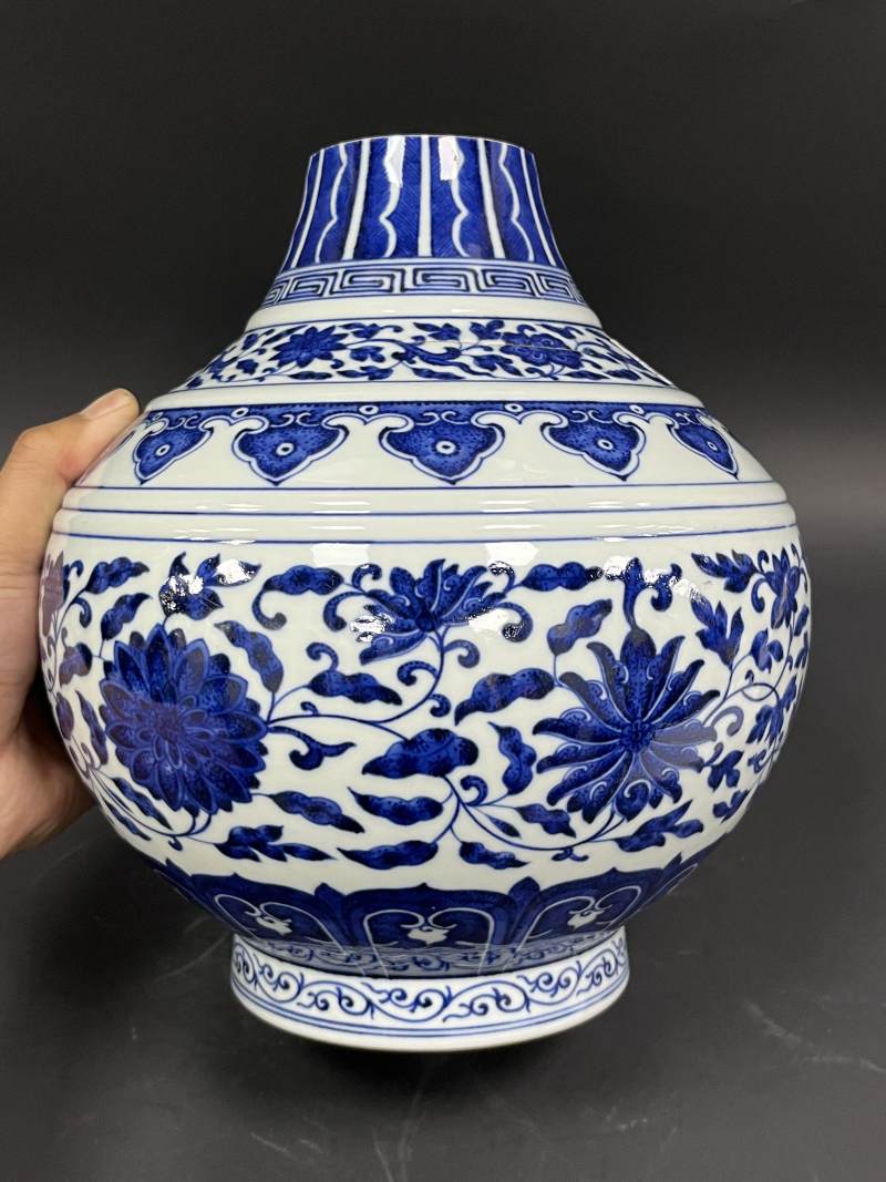 清光绪 青花缠枝莲纹赏瓶 - 图4