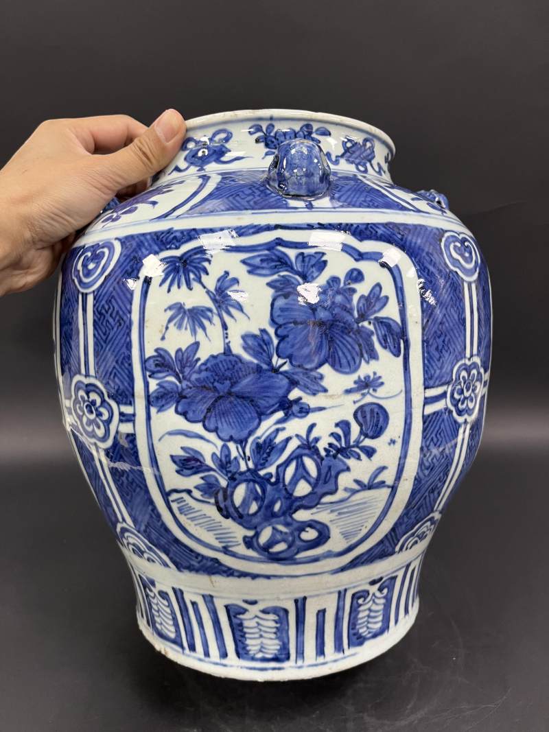 明晚期 青花锦地如意开光花卉纹四系盖罐 - 图6