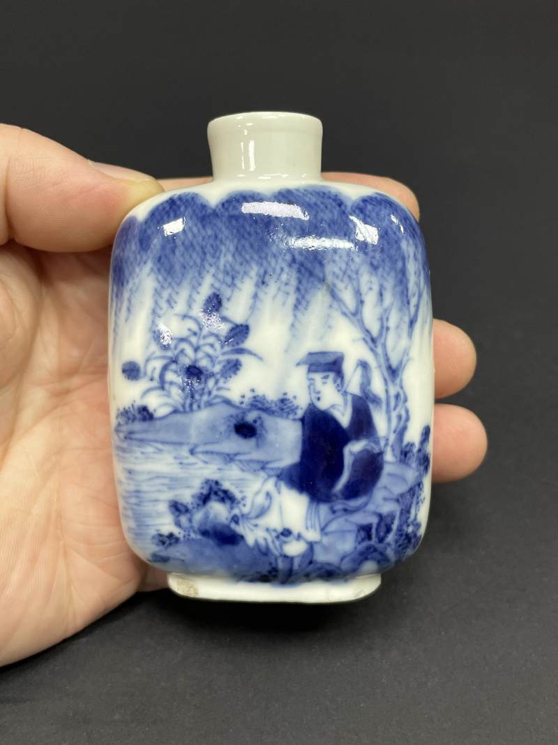 清光绪十七年（1891年） 青花神仙人物诗文烟壶 - 图2