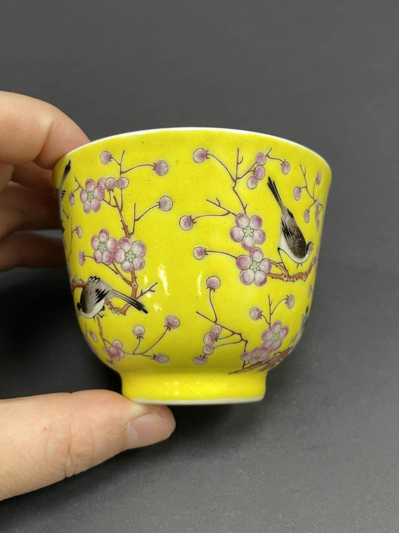 清光绪 黄地粉彩喜鹊登梅图杯 - 图4