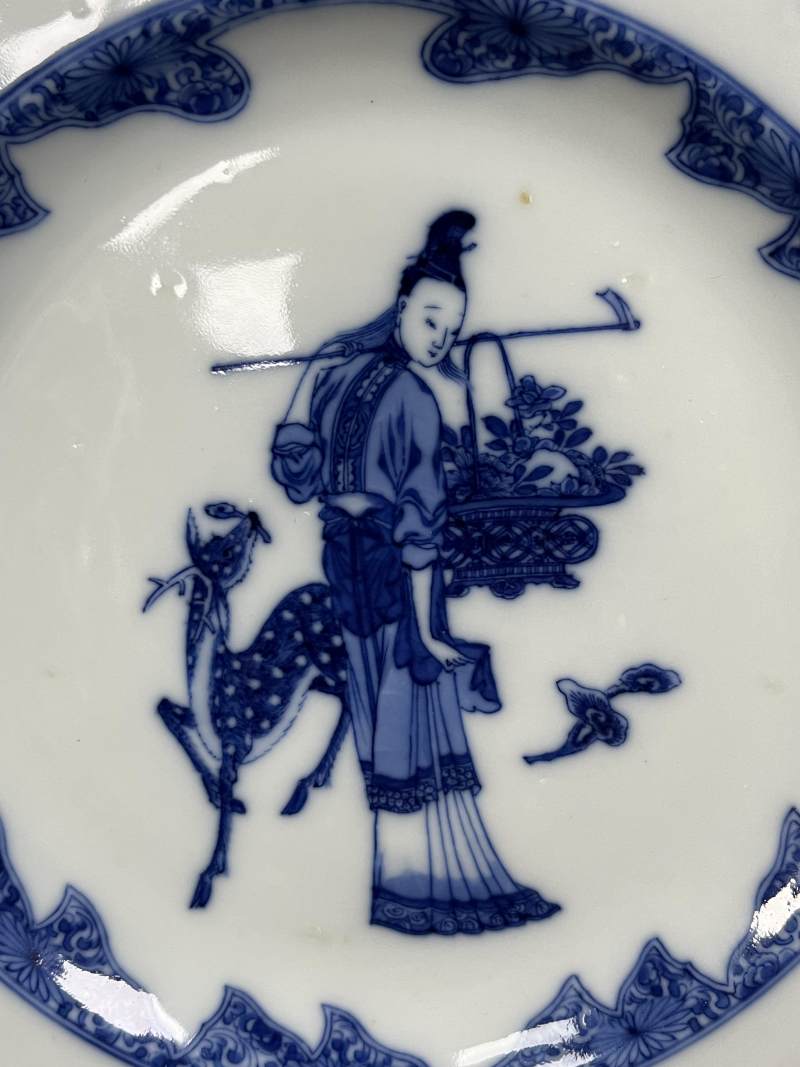 清乾隆 青花麻姑献寿图折沿盘 - 图6