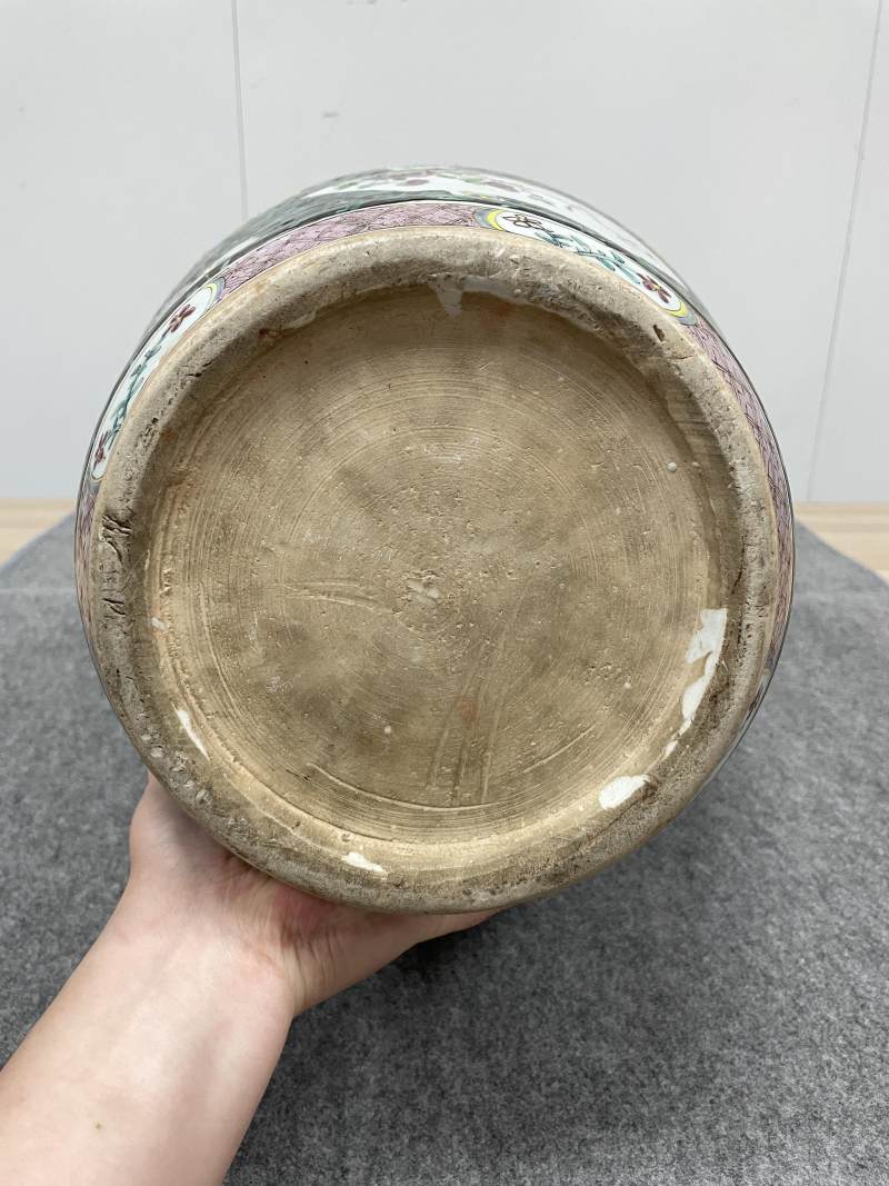清雍正 墨地粉彩开光花鸟纹大将军罐 - 图9