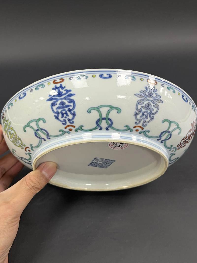 清乾隆 斗彩缠枝寿字大盘 - 图4