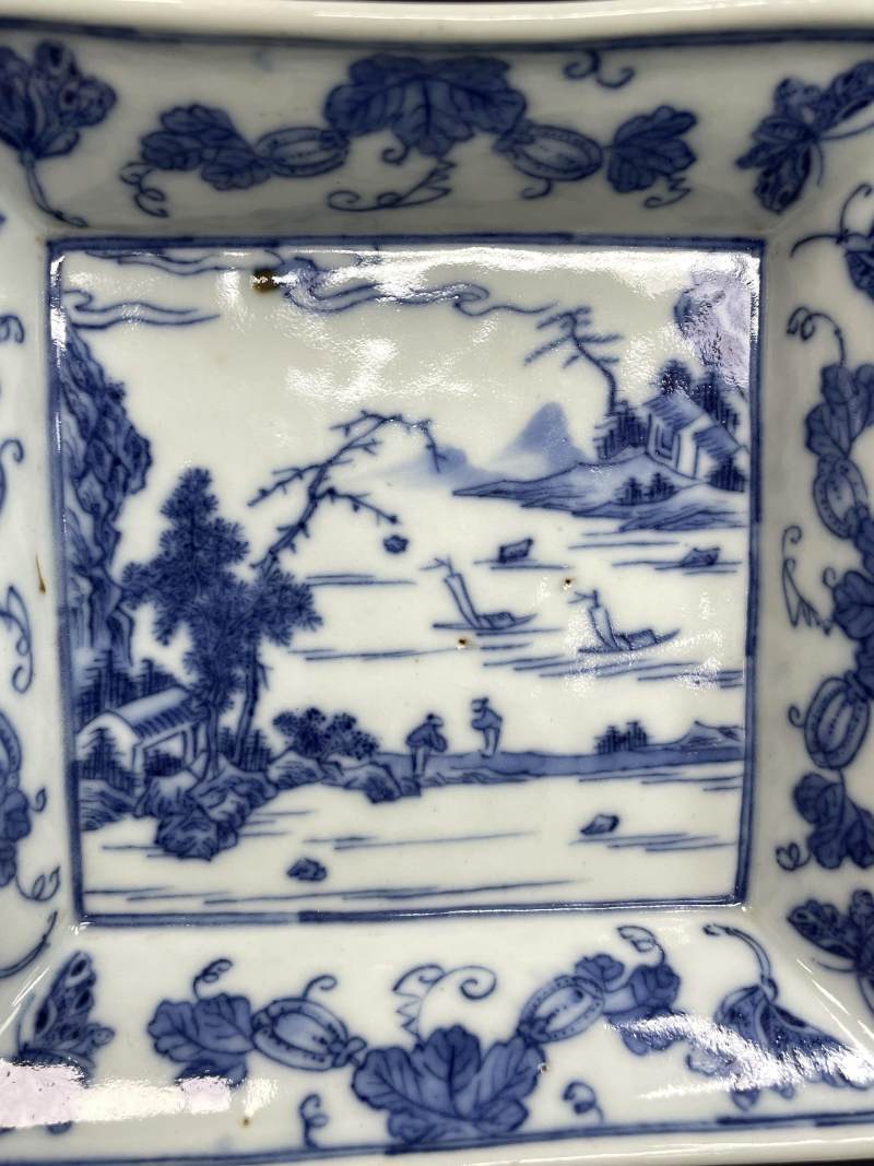 清嘉庆 青花瓜瓞连绵山水人物纹方盘 - 图7