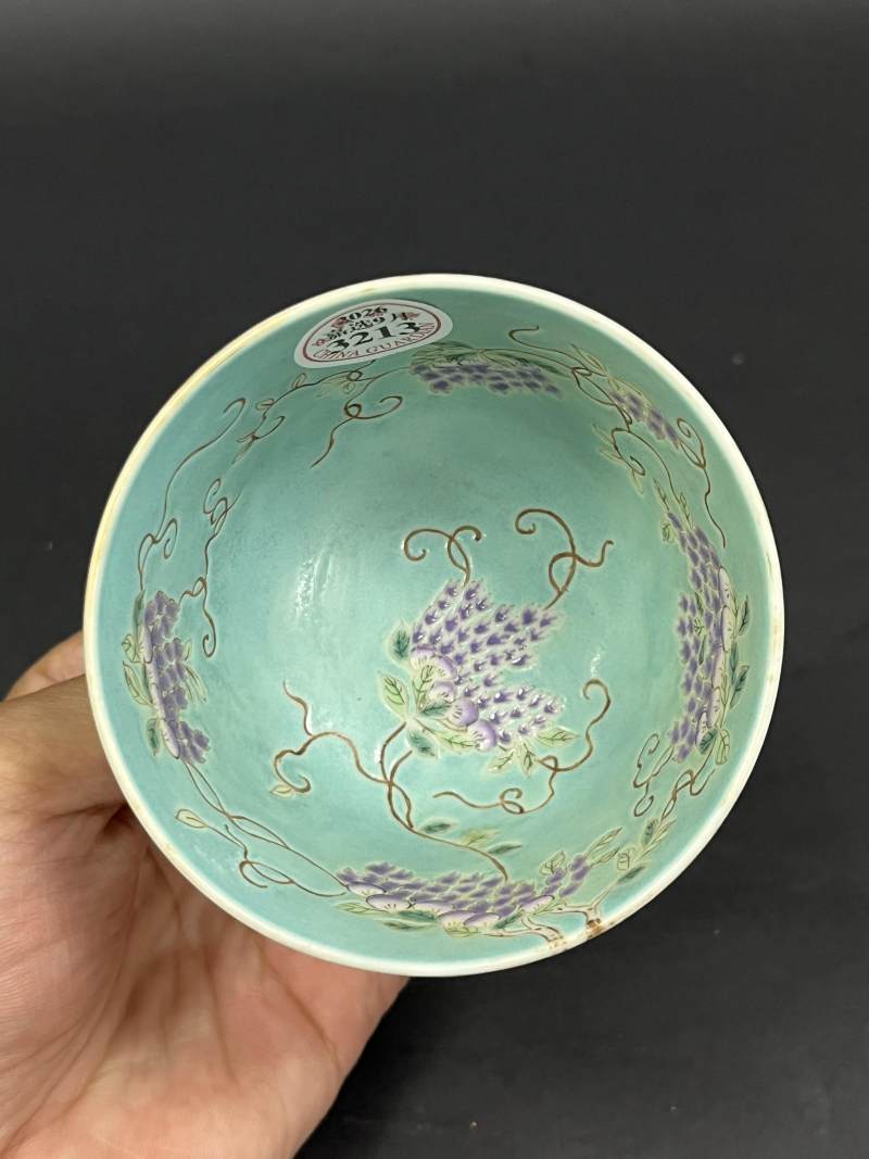 清光绪 松石绿地粉彩过墙紫藤花鸟纹杯 - 图2